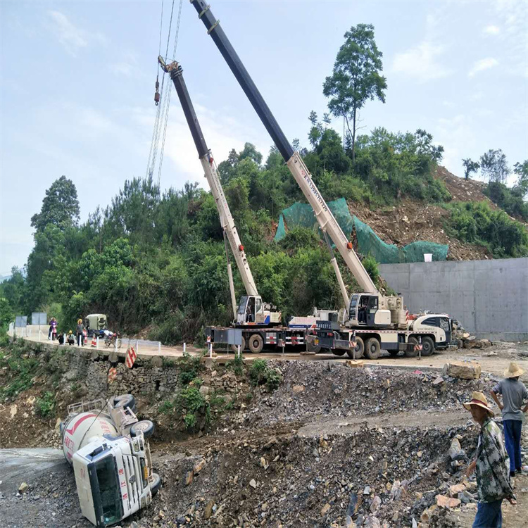 乐清汽车掉沟里叫吊车救援要多少钱